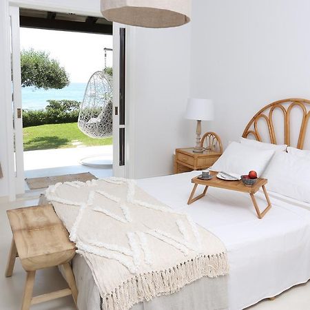 Seafront Calista Beach House With Garden กลีฟาดา ภายนอก รูปภาพ