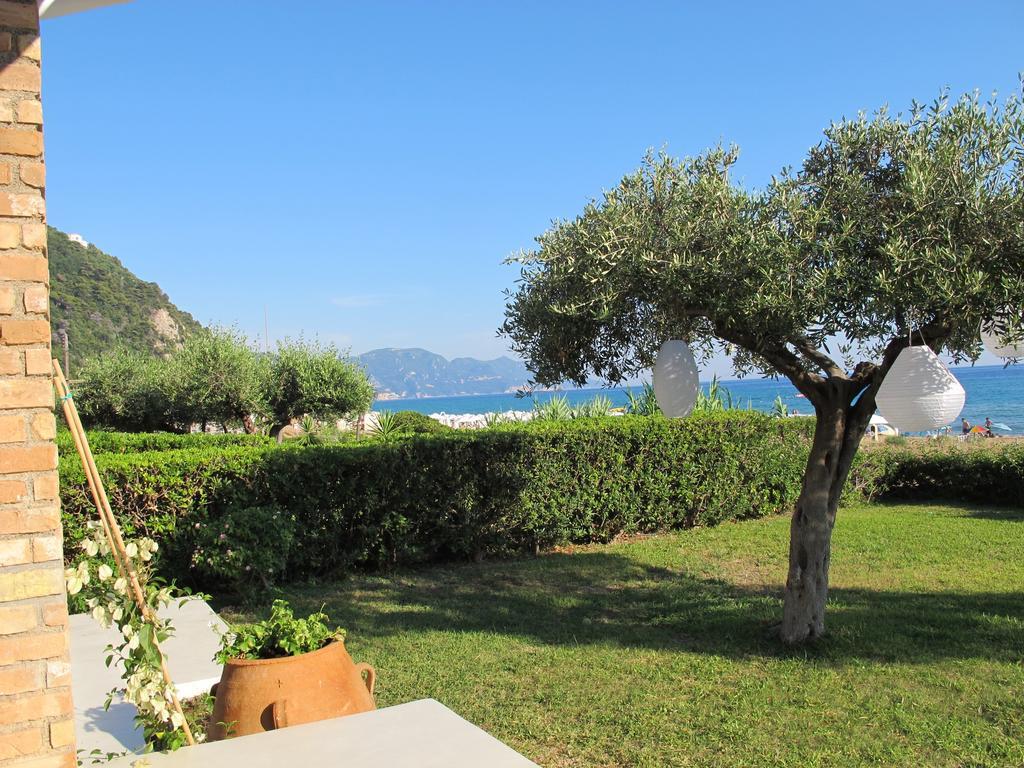 Seafront Calista Beach House With Garden กลีฟาดา ภายนอก รูปภาพ