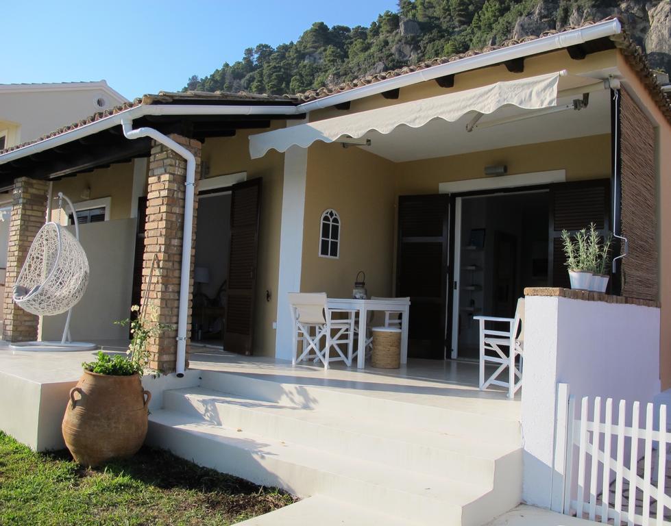 Seafront Calista Beach House With Garden กลีฟาดา ภายนอก รูปภาพ