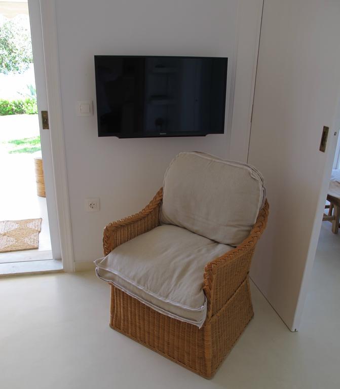 Seafront Calista Beach House With Garden กลีฟาดา ภายนอก รูปภาพ