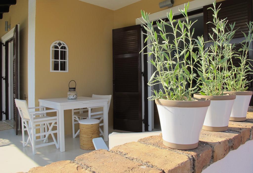 Seafront Calista Beach House With Garden กลีฟาดา ภายนอก รูปภาพ