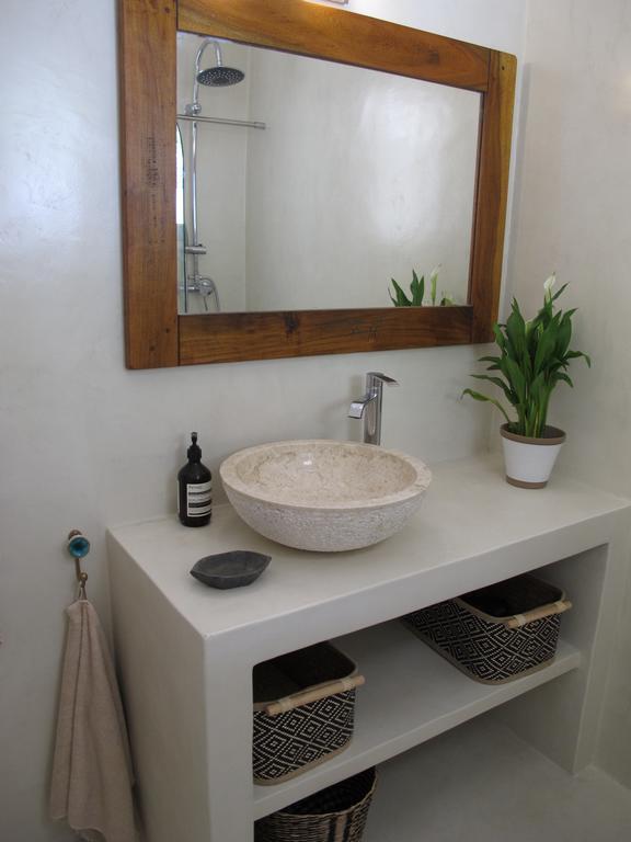 Seafront Calista Beach House With Garden กลีฟาดา ภายนอก รูปภาพ