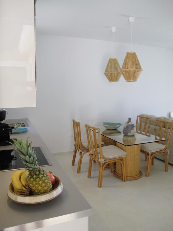 Seafront Calista Beach House With Garden กลีฟาดา ภายนอก รูปภาพ