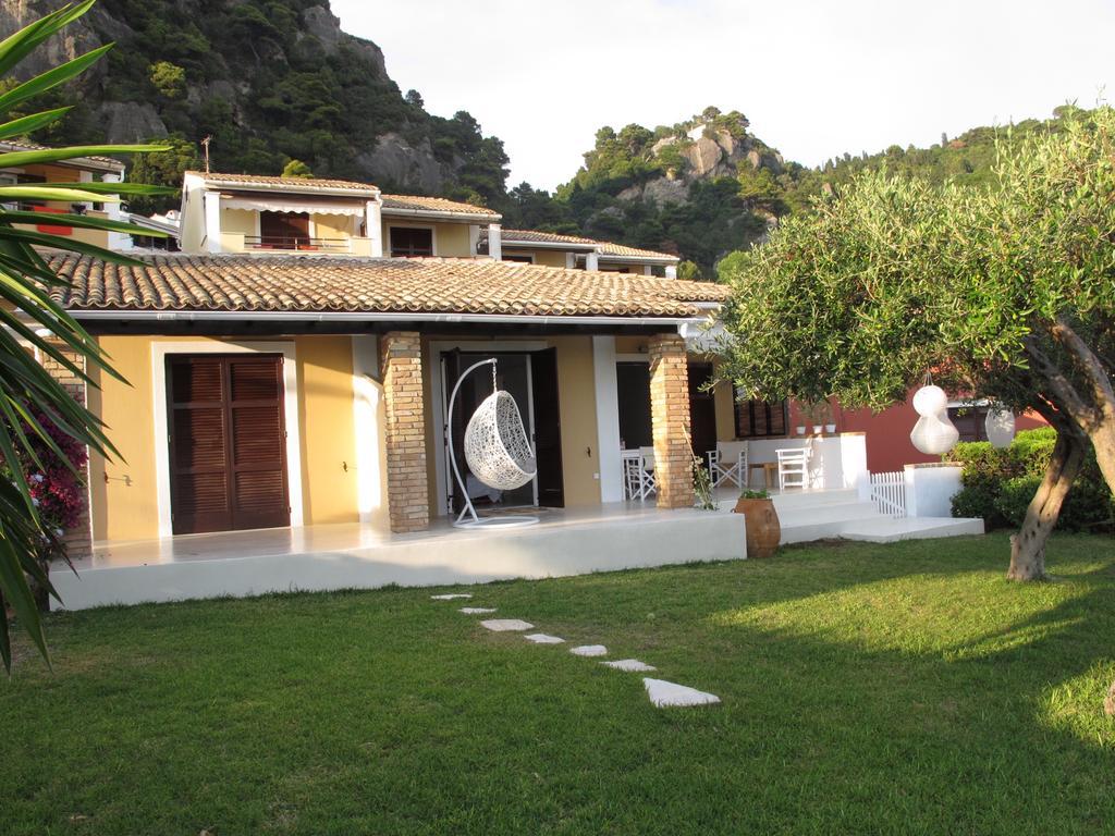 Seafront Calista Beach House With Garden กลีฟาดา ภายนอก รูปภาพ
