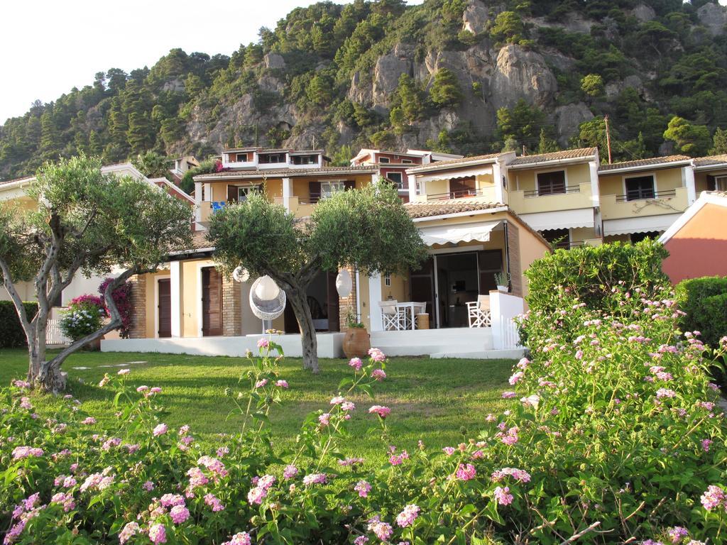 Seafront Calista Beach House With Garden กลีฟาดา ภายนอก รูปภาพ