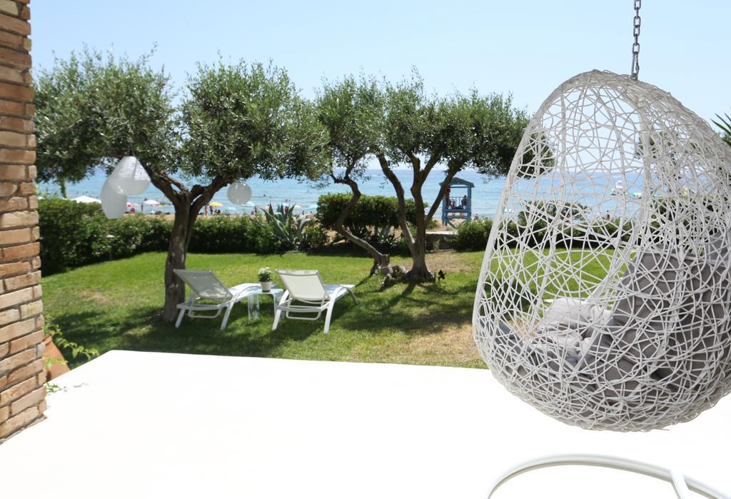 Seafront Calista Beach House With Garden กลีฟาดา ภายนอก รูปภาพ