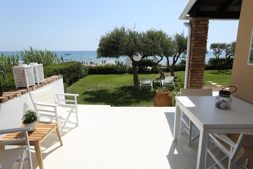 Seafront Calista Beach House With Garden กลีฟาดา ภายนอก รูปภาพ