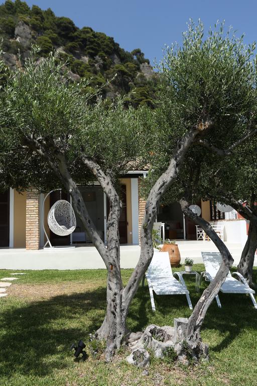 Seafront Calista Beach House With Garden กลีฟาดา ภายนอก รูปภาพ