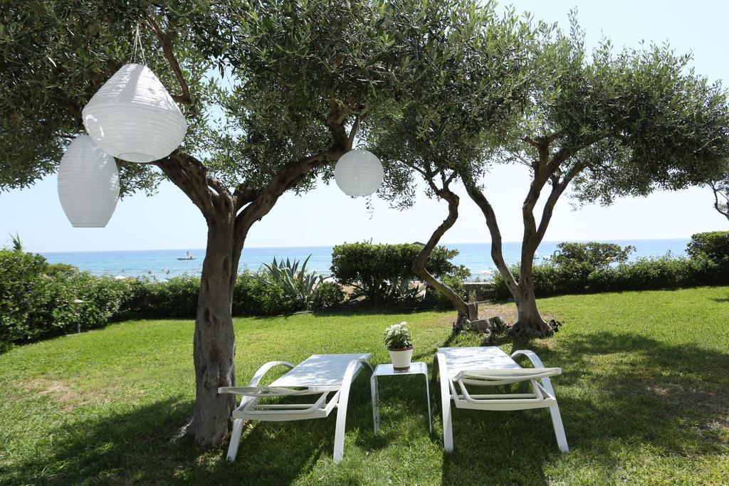 Seafront Calista Beach House With Garden กลีฟาดา ภายนอก รูปภาพ