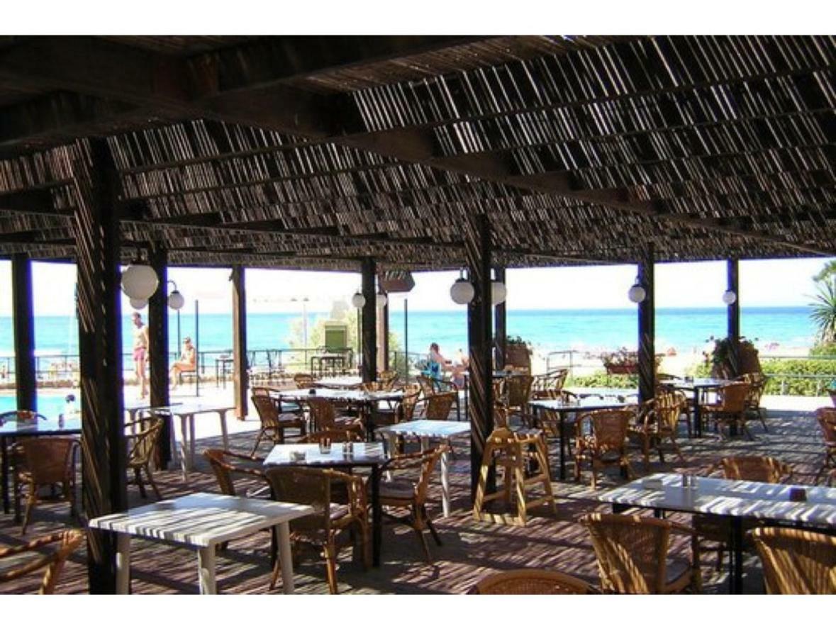 Seafront Calista Beach House With Garden กลีฟาดา ภายนอก รูปภาพ